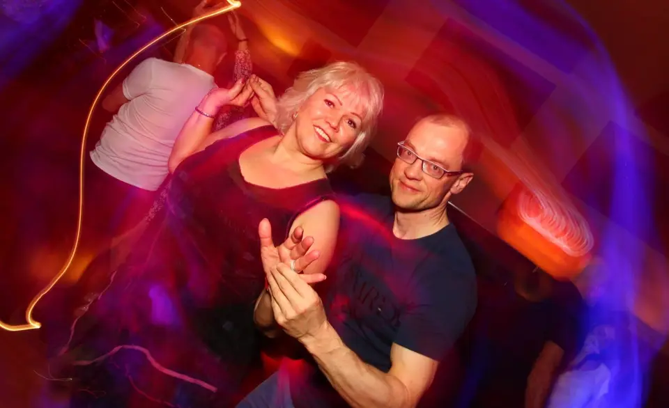 Photo de danseurs, Vol. 4, Deux salles, deux ambiances